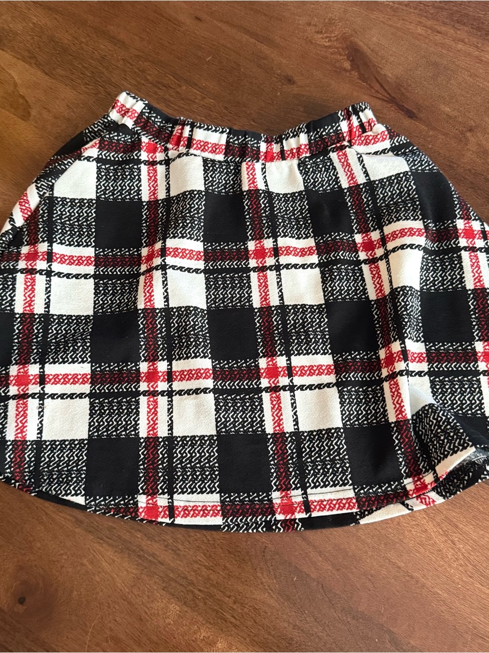 Shien girls 11-12 Plaid Black, White & Red Skirt